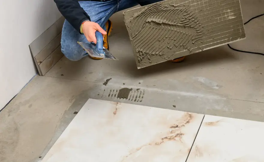 Układanie płytek 60x60 - Ile kosztuje? Uniknij ukrytych opłat!