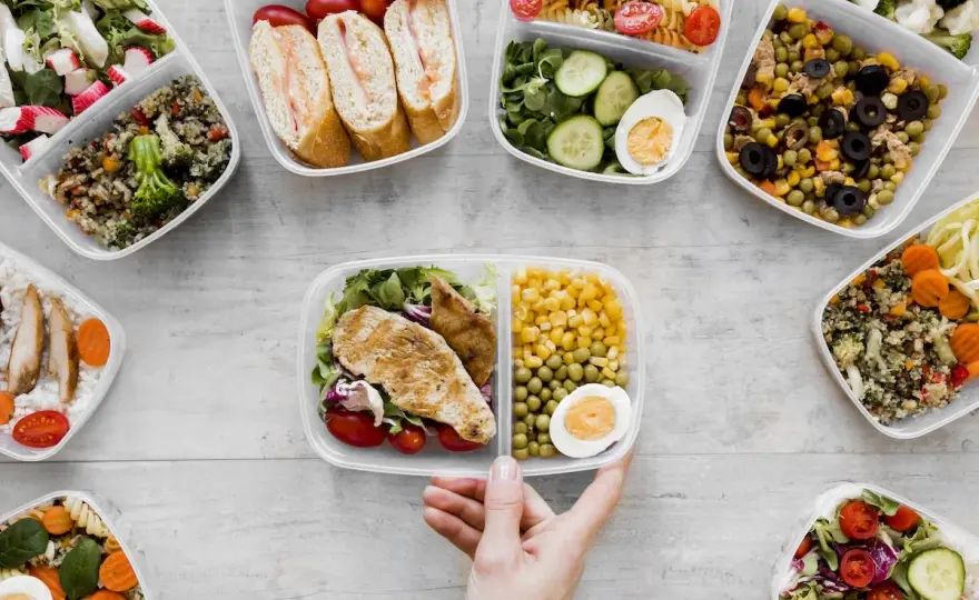 Rodzaje cateringu: Przewodnik, który ułatwi wybór na każdą okazję