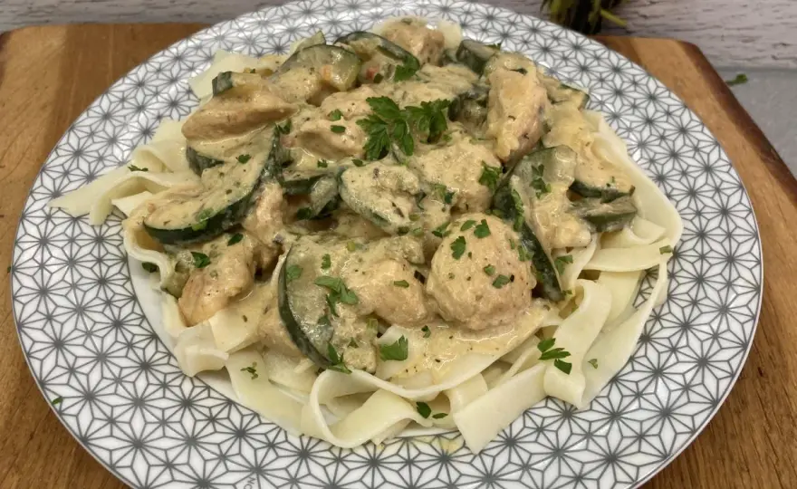 Makaron z cukinią i kurczakiem - Szybki obiad w 30 minut!
