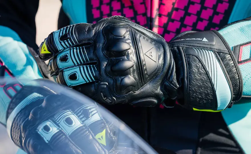 Cómo elegir la talla ideal de los guantes de moto
