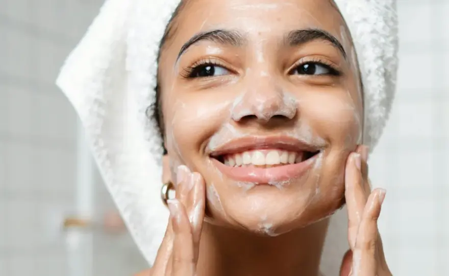 Doble limpieza facial - cuándo conviene y cómo hacerla bien