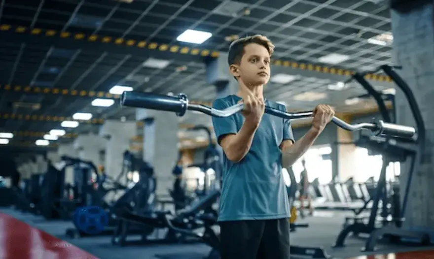 ¿A qué edad puede ir un niño al gimnasio sin riesgos para su salud?