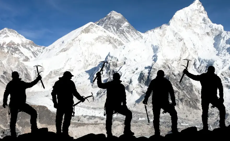 Ile osób zdobyło Mount Everest? Prawdziwe liczby i ryzyko