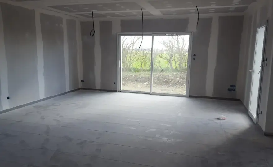 Ile kosztuje wyburzenie ściany działowej? Cennik, gruz i ukryte koszty