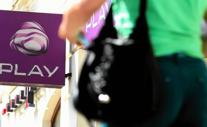 Czy można odstąpić od umowy zawartej w salonie Play? Sprawdź swoje prawa