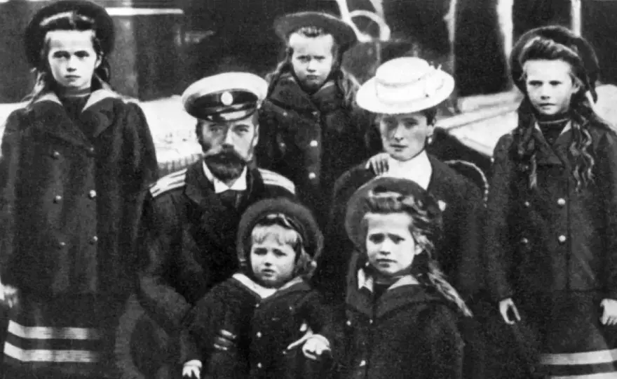 Die Kinder Alexanders III. und das Ende der Romanows