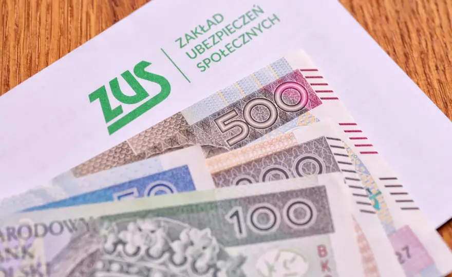 Kiedy wypłacane są emerytury? Poznaj terminy i uniknij opóźnień
