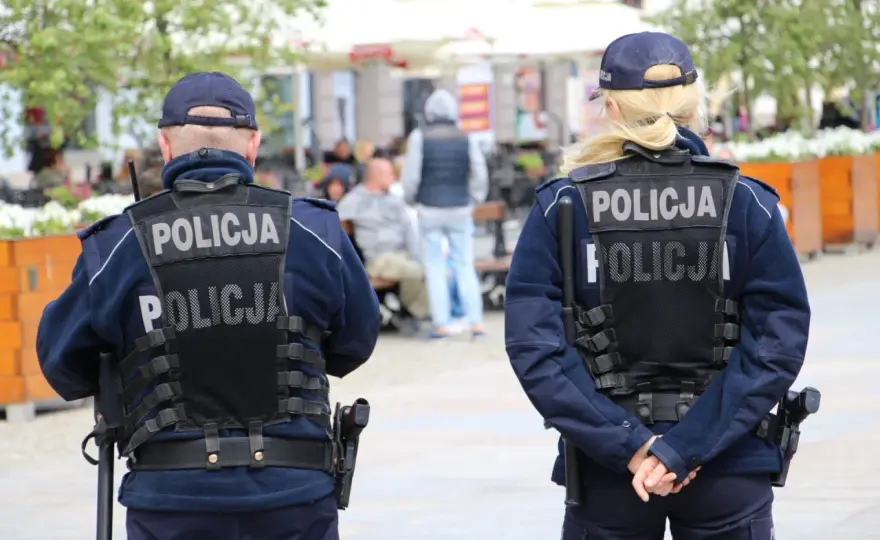 Ile naprawdę zarabia podkomisarz policji w Polsce? Sprawdź szczegóły!