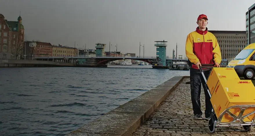 Czy u kuriera DHL można płacić kartą? - Poznaj zasady i wyjątki