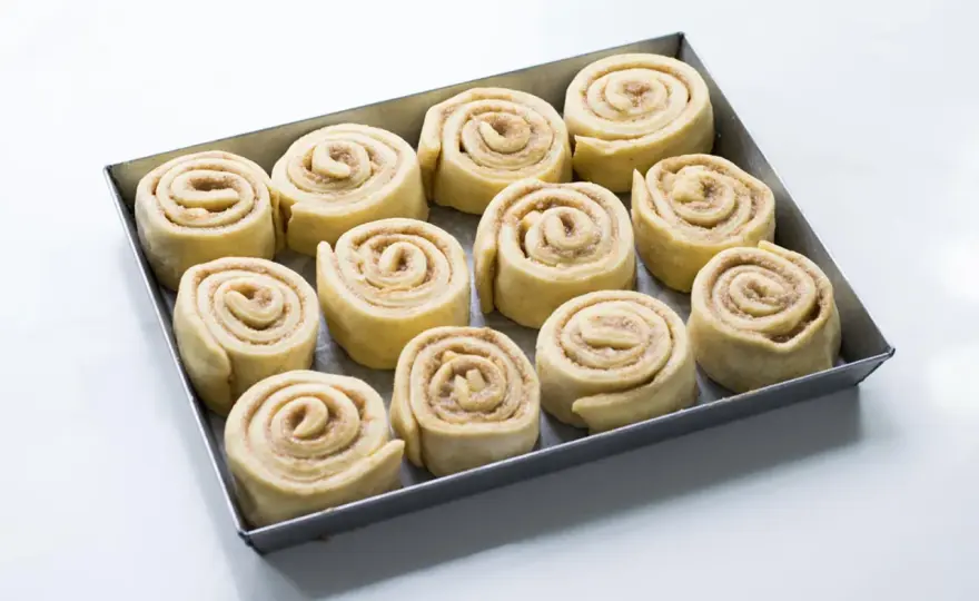 Apple cinnamon rolls soffici con mele e cannella