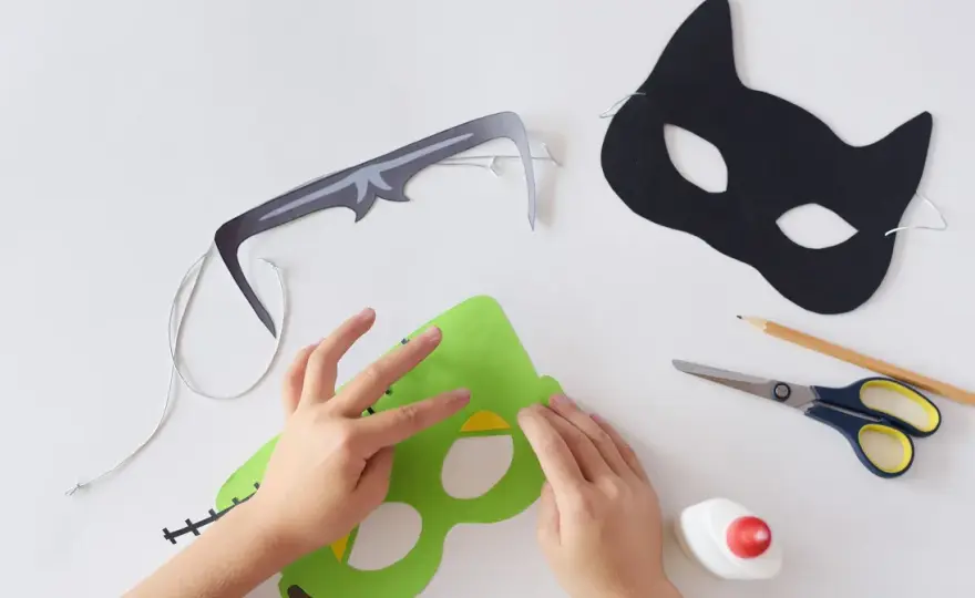 Maska kota DIY: Szablony, instrukcje krok po kroku. Zaskocz wszystkich!