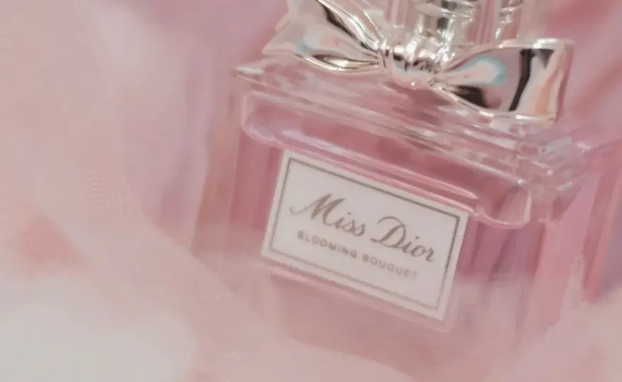 Madame de Rosa y el perfume que acompaña una piel luminosa