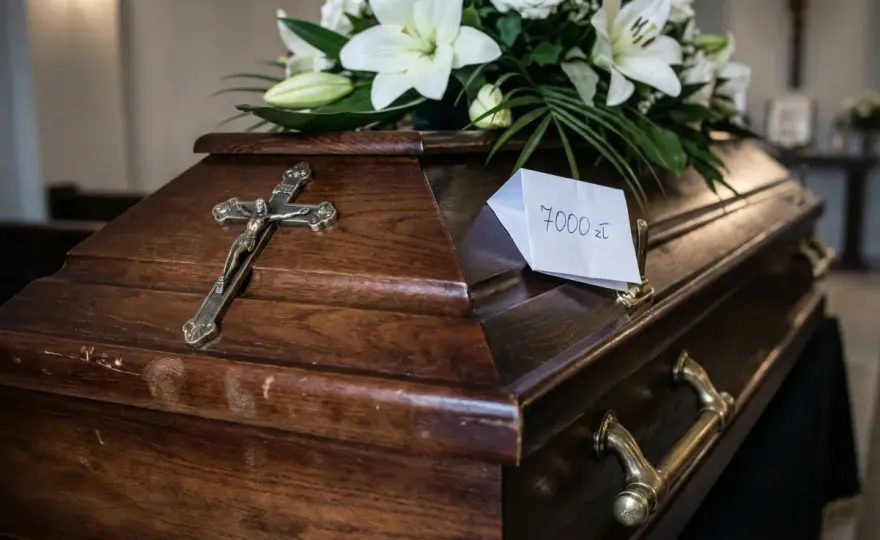 Koszty pogrzebu katolickiego 2026 - Czy zasiłek wystarczy?
