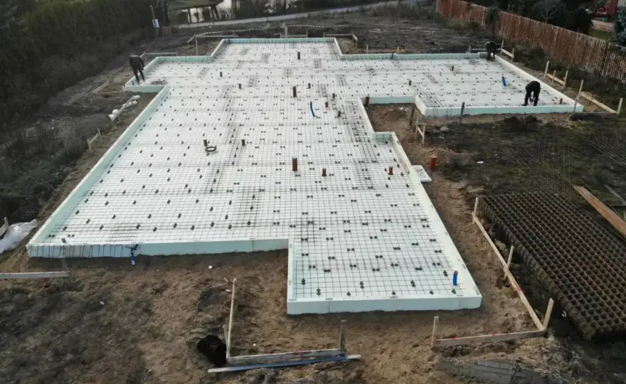 Szybki beton - kiedy warto, a kiedy nie? Uniknij błędów!