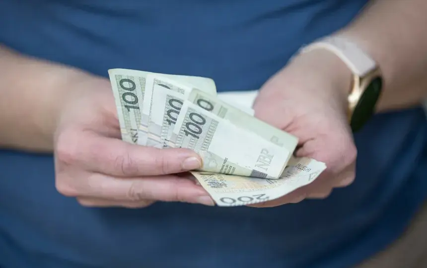 800 plus od stycznia: Czy musisz złożyć nowy wniosek? Sprawdź!