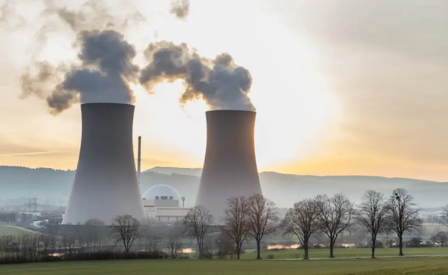 Ile prądu produkuje elektrownia atomowa? Poznaj fakty i liczby