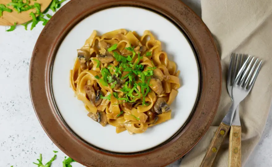 Champinjonpasta som blir riktigt krämig och smakrik