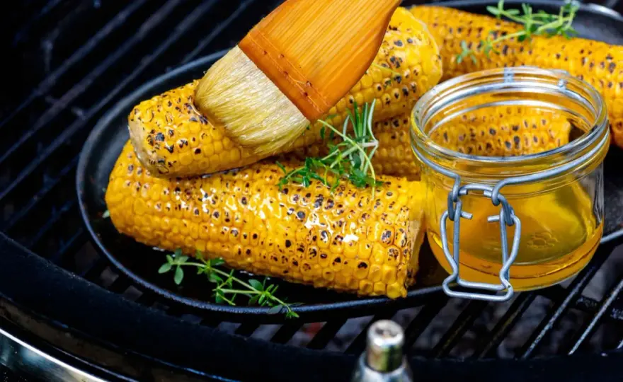 Så lyckas du med grillad majs som blir saftig och söt