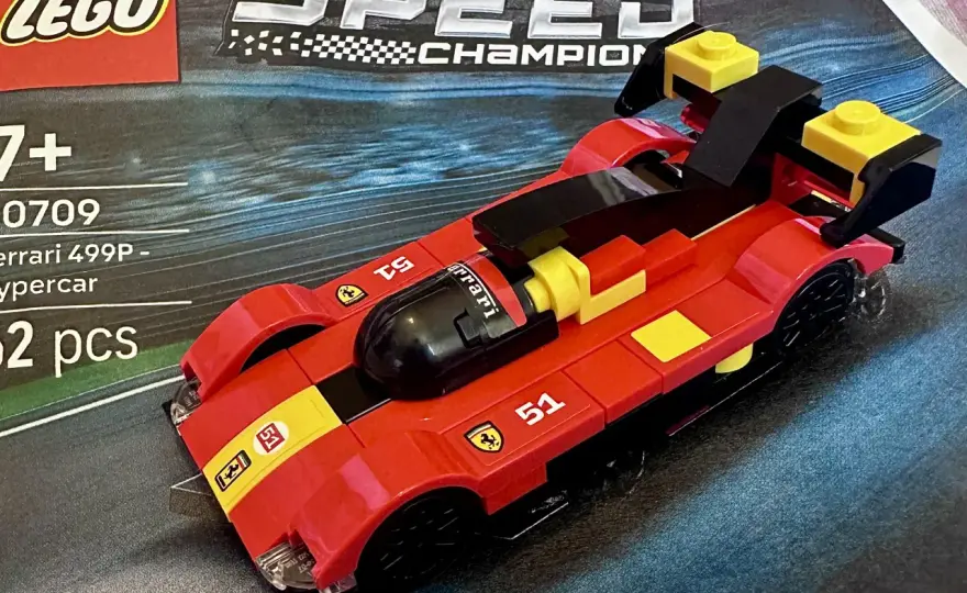 Jak zbudować samochód z LEGO? Darmowe instrukcje i własne MOC