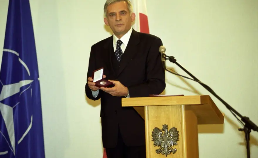 Rząd Jerzego Buzka: Reformy, NATO i dziedzictwo III RP
