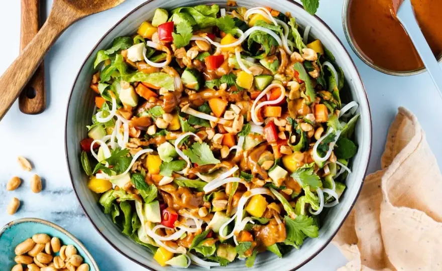 Sommerrollen-Salat - Frische Bowl ohne Rollen in 20 Minuten