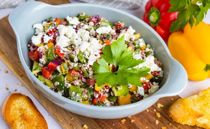 Paprikasalat mit Feta - So bleibt er knackig und frisch