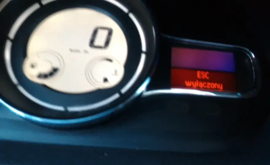 Skontroluj ESC Renault: Co oznacza i jak to naprawić?