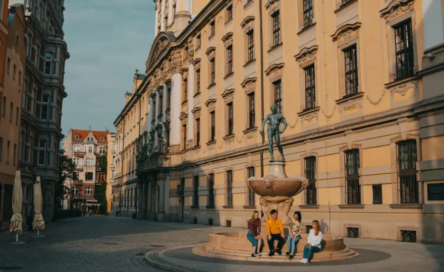 Szkoła doktorska we Wrocławiu - Jak wybrać uczelnię i stypendium?
