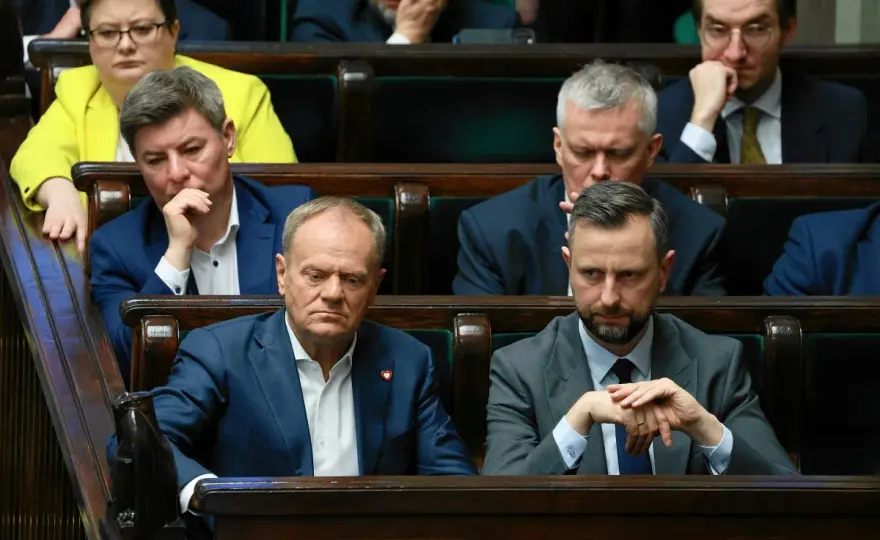 Koniec rządów PiS: Wcześniejsze wybory 2026? Sondaże i scenariusze