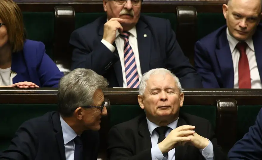 Kto z PZPR w PiS? Lista nazwisk i paradoks dekomunizacji