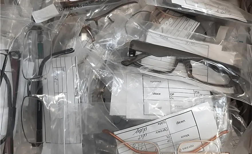 Co zrobić ze starymi okularami? Oddaj, sprzedaj, przerób lub recykling!