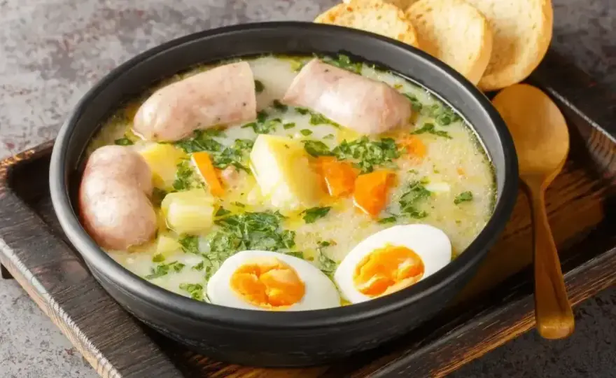 Żurek z białą kiełbasą i jajkiem - Idealny przepis krok po kroku