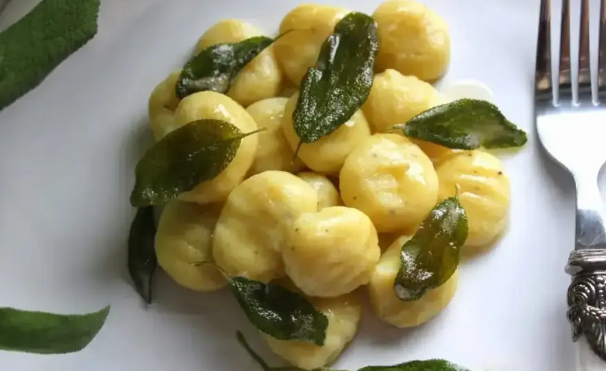Domowe Gnocchi - Jak zrobić idealne, lekkie kluski?
