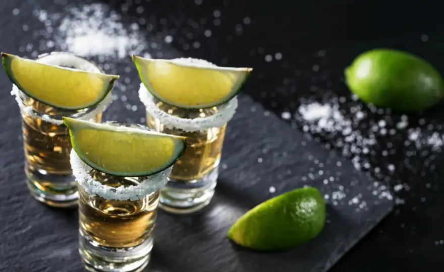Z czym pić tequilę? Poznaj 5 najlepszych sposobów i drinków