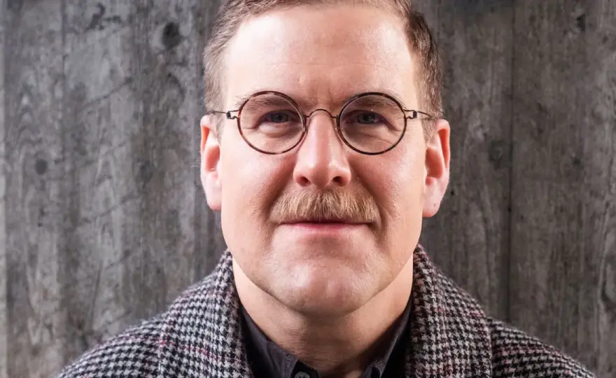 Adam Svanell - Vem är han och varför ska du läsa hans böcker?