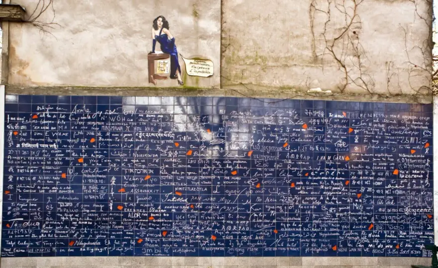 Ściana Miłości Paryż: Twój przewodnik po Montmartre i symbolach