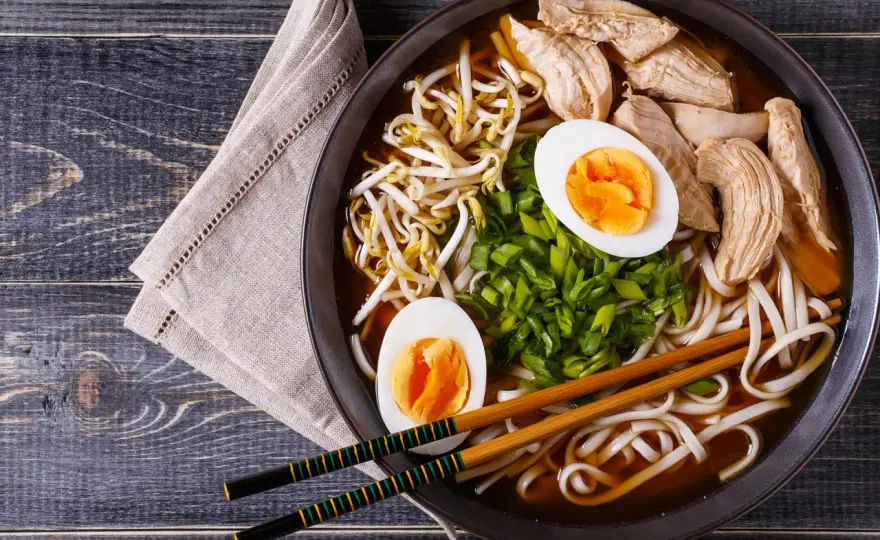 Gdzie kupić makaron ramen? Sprawdzone miejsca i porady zakupowe