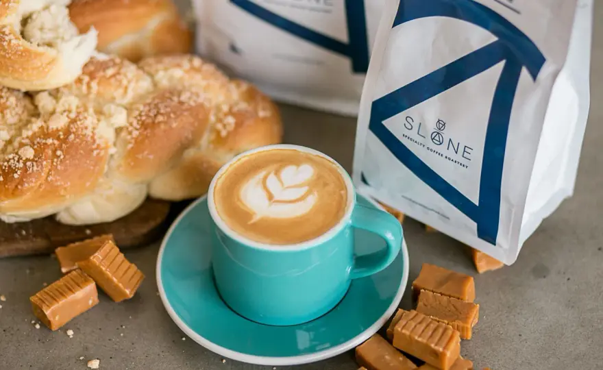 Kawa Macchiato: Co to? Espresso vs Latte i jak ją zrobić?