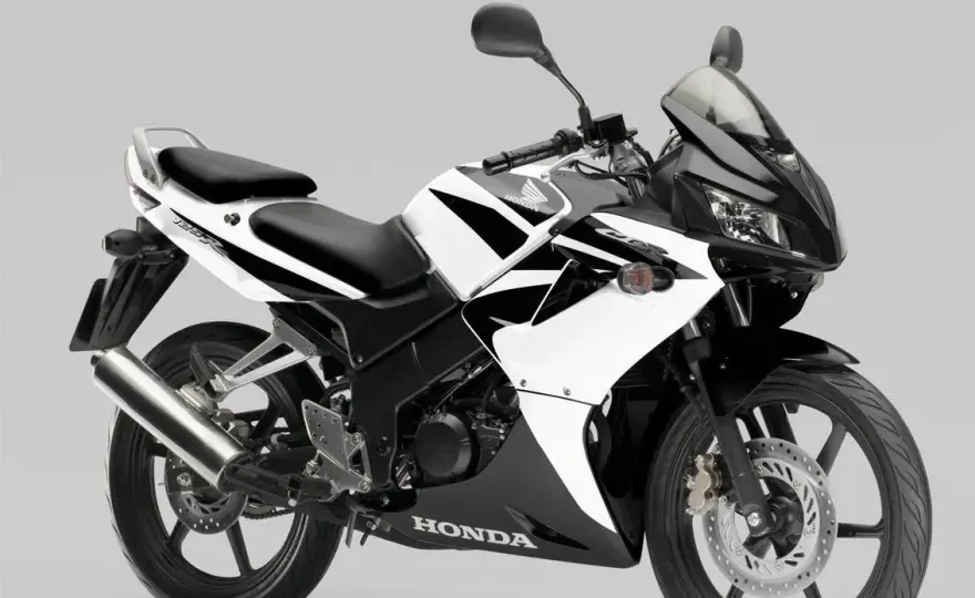 Honda CBR 125 pojemność baku - ile litrów paliwa naprawdę ma?