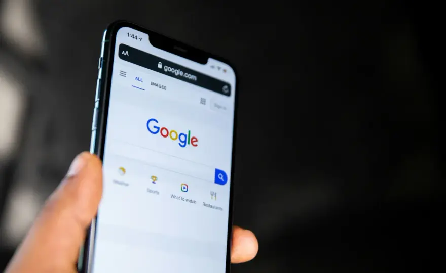 Google Discover - jak optymalizować treści i obrazy pod zasięgi?