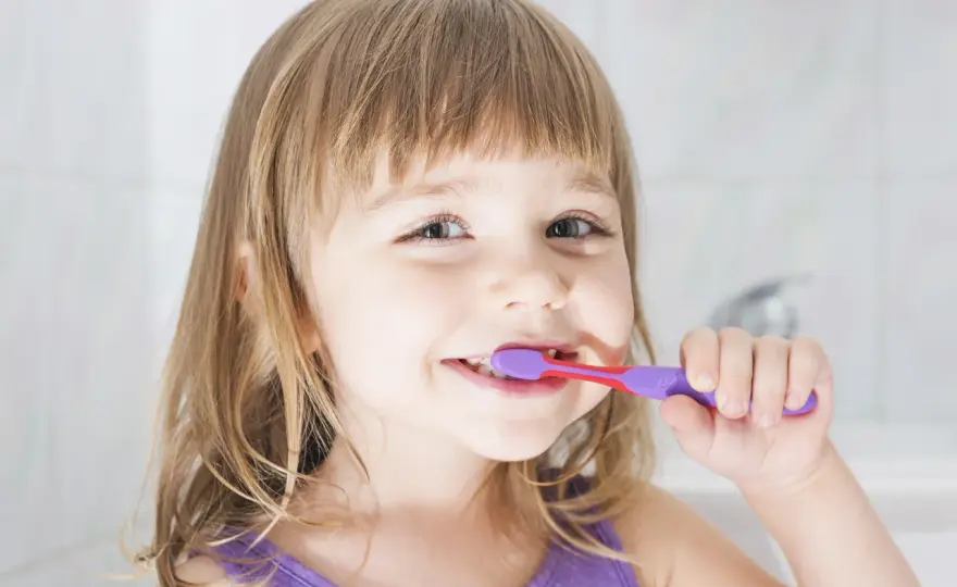 Dentifricio al fluoro - Guida completa per adulti e bambini