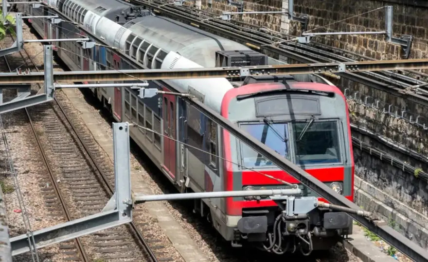 RER A Paryż - trasy, bilety i pułapki. Kiedy wybrać RER, a kiedy metro?