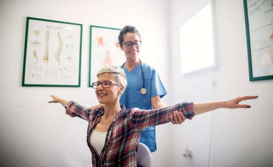 Czy fizjoterapeuta może wystawić skierowanie na zabiegi? Sprawdź!