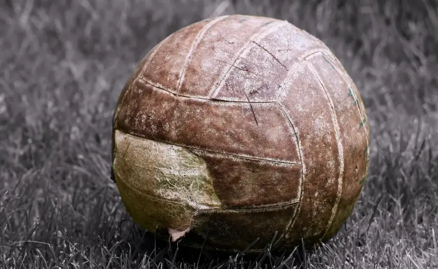 Kto wymyślił piłkę nożną? Prawda o początkach futbolu