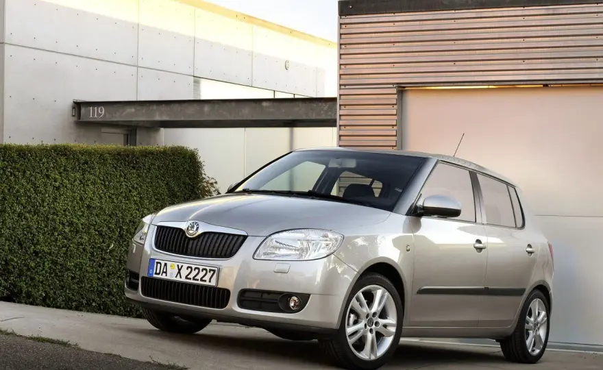 Pojemność baku Skoda Fabia I – co musisz wiedzieć, aby zaoszczędzić na paliwie