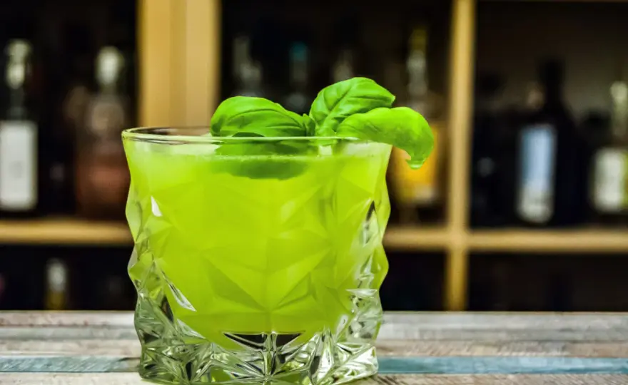 Drink z likierem miętowym - 5 przepisów i zasady łączenia smaków