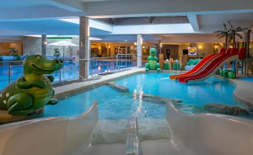 Hotel z aquaparkiem - Jak wybrać, by nie żałować? Poradnik