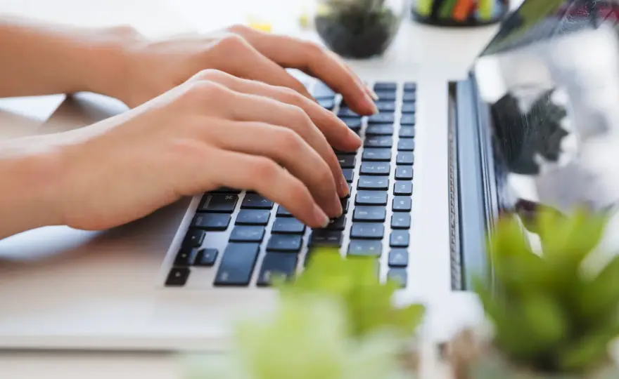 Czym są nielegalne platformy rozrywkowe online