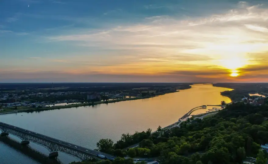 Nad jaką rzeką leży Płock? Poznaj Wisłę i jej atrakcje