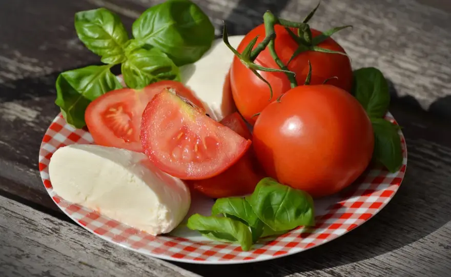 Mozzarella a odchudzanie: Czy warto ją jeść? Fakty i porady